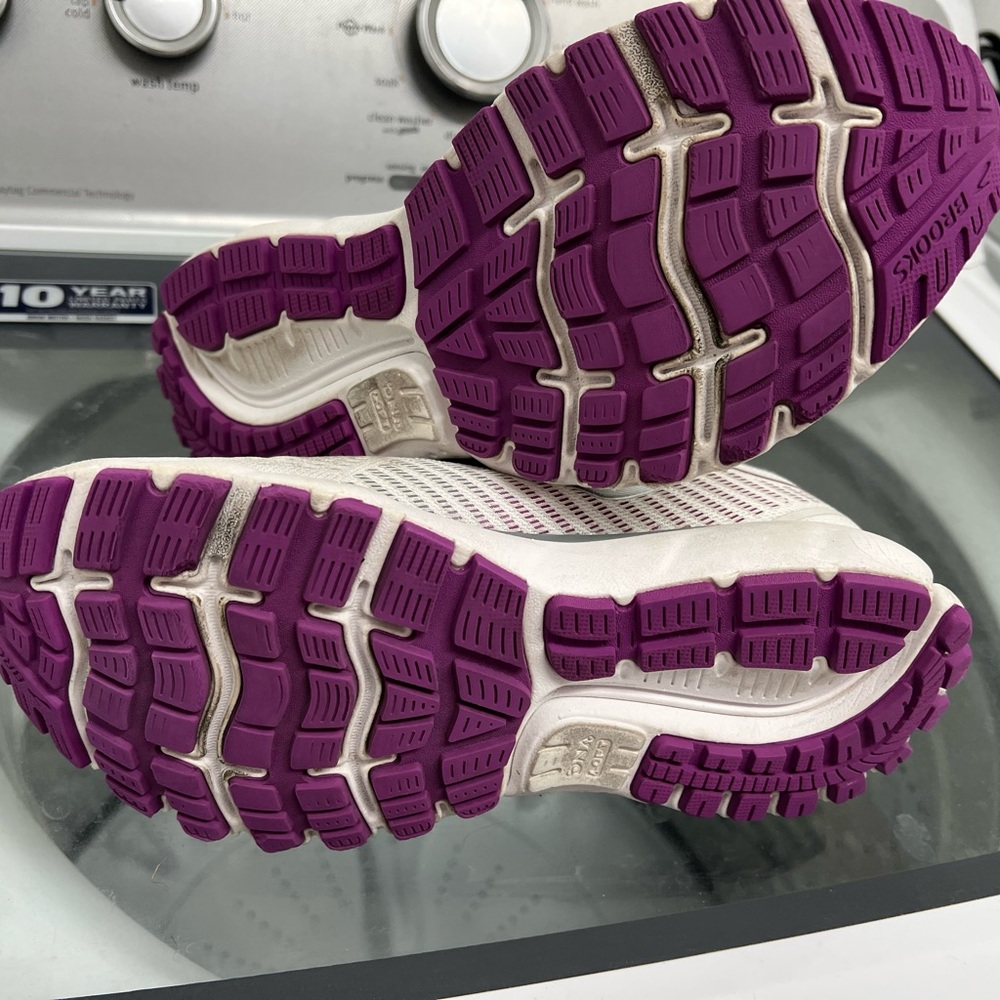 Brooks Ghost